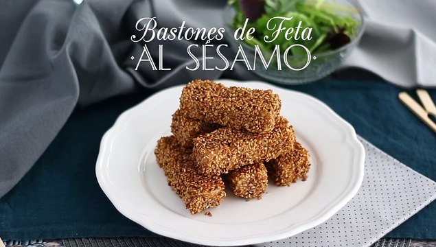 Bastones de feta al sésamo