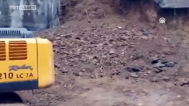 Eyüpsultan'da toprak kayması nedeniyle 3 gecekondu boşaltıldı