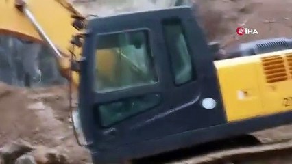 Eyüpsultan’da yaşanan toprak kayması kamerada!