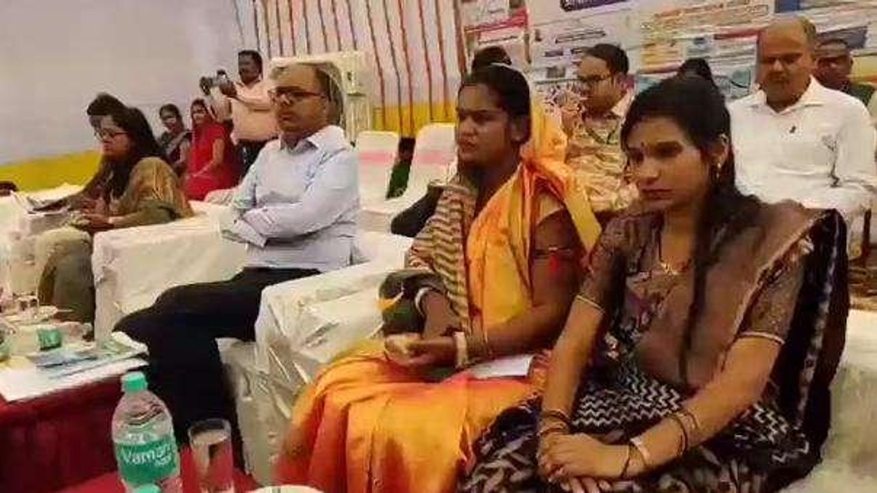 पटना: डीएम का जनसंवाद कार्यक्रम, योजना की जानकारी देना और फीड बैक लेना है उद्देश्य