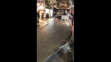 Kapalıçarşı'yı su bastı!