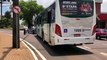 Uno e ônibus se envolvem em colisão na Praça do Migrante, em Cascavel