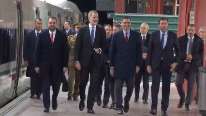 Felipe VI y Pedro Sánchez inauguran el esperado AVE a Asturias