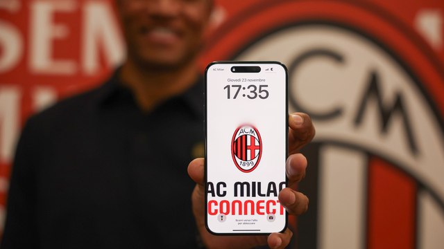 A Casa Milan la consegna delle prime SIM AC Milan Connect