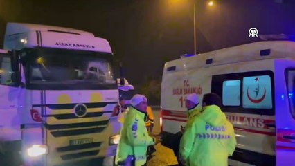 Otoyolda ilginç kaza! Fırlayan balata aracın camından girdi