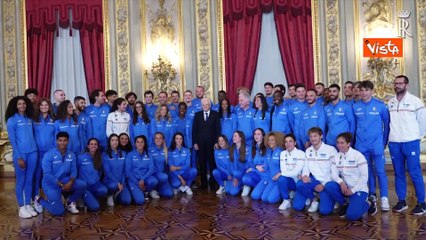 Selfie e strette di mano per Mattarella e gli azzurri della Nazionale di atletica