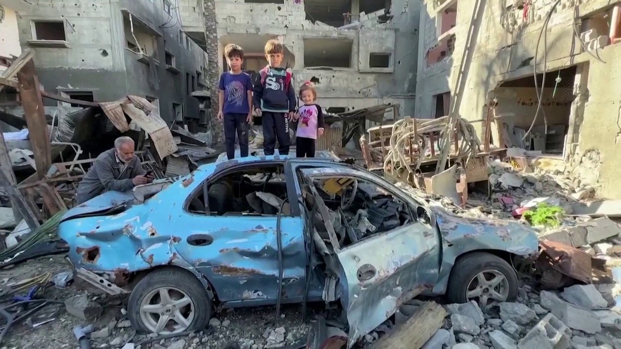الأونروا: 1.8 مليون فلسطيني بما يعادل ثلثي سكان...