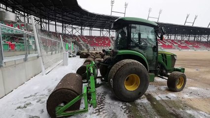 Dziennik Zachodni / Wymiana murawy na stadionie Zagłębia Sosnowiec / Lucyna Nenow