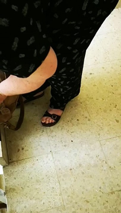 20190716 Sozialtussy wühlt im Rollstuhl