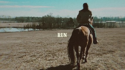Mae Estes - Run (Recycled / Lyric Video)