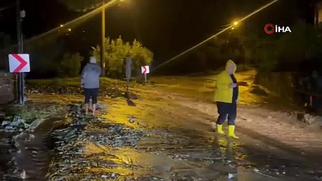 Bursa'da sağanak yağış sel oldu; araçlar, evler sular altında!