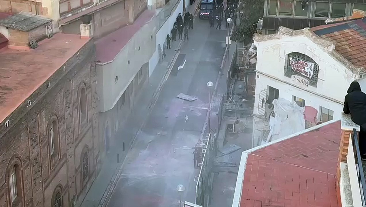 Los Mossos d'Esquadra acceden al edificio