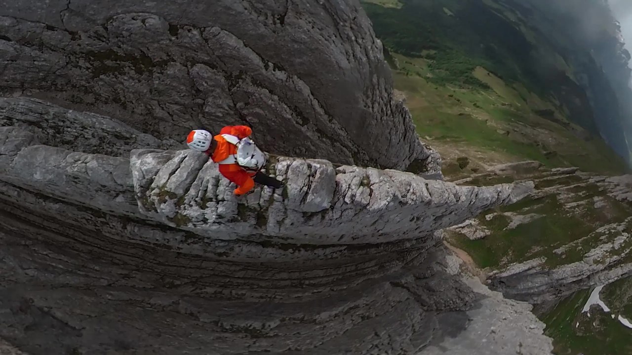 Climber makes nail-biting 2000m ascent on narrow ridge