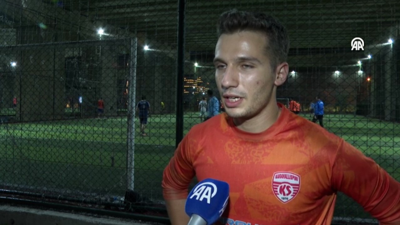 Takım bulamayan amatör kaleci, ücret karşılığı halı saha maçlarına çıkıyor