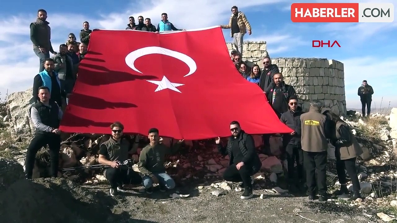 GÖNÜL KÖPRÜSÜ PROJESİ KAPSAMINDA GABAR DAĞI'NDA ZİRVE YAPIP TÜRK BAYRAĞI AÇTILAR
