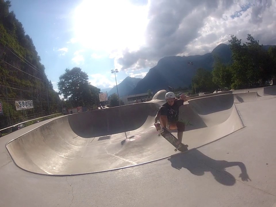 Skateboard, Anne in Brixleg mit einem Lien to tail