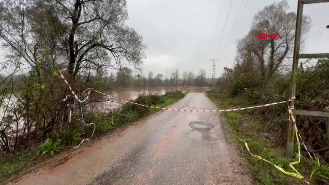 Bartın'da su seviyesi 4 metre yükseldi yol sular altında kaldı
