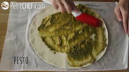 Pesto & parmesan breadsticks - video recipe !