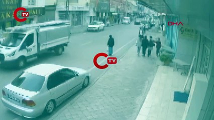 KOŞARAK YOLUN KARŞISINA GEÇERKEN CİPİN ÇARPTIĞI ÇOCUK, AĞIR YARALANDI