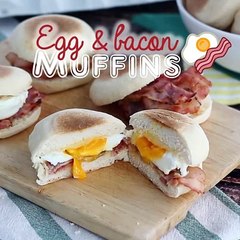 Egg and bacon english muffins
