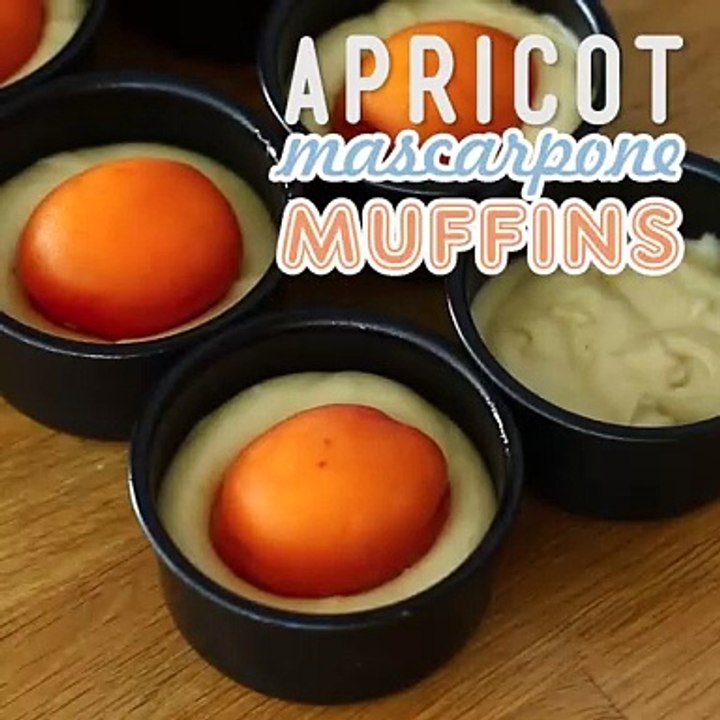 Apricot mascarpone muffins