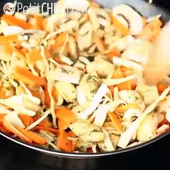 Chow mein (chao men), chinese noodles with chicken and vegetables