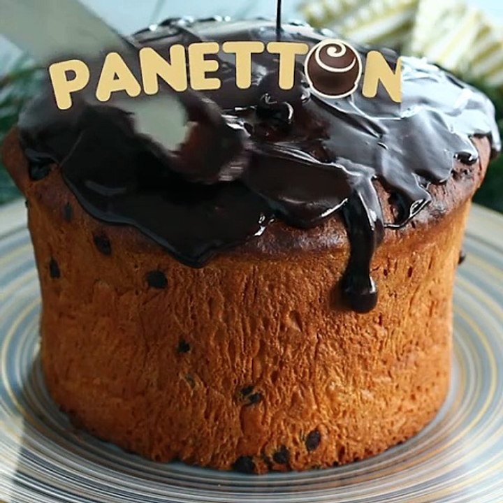 Panettone with chocolate chips (chocottone)