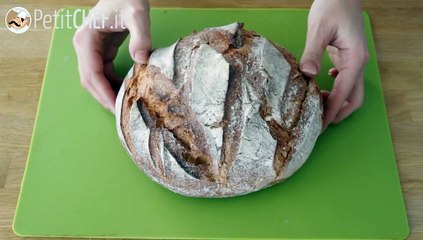 Pane rustico con pesto e formaggio