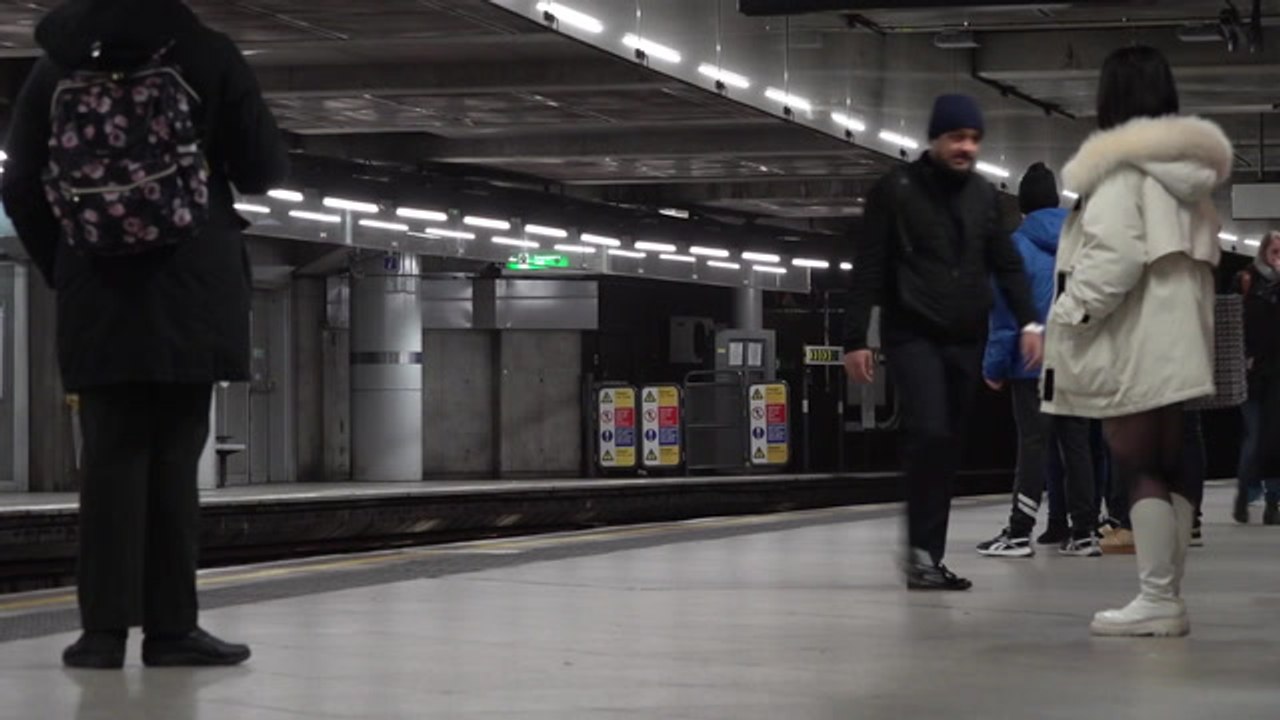 Elizabeth Line commuters face day-long chaos as track faults hit key services