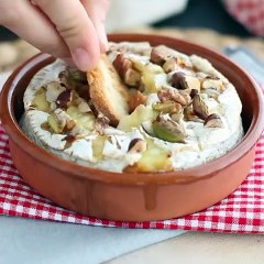 Baked camembert with honey and nuts