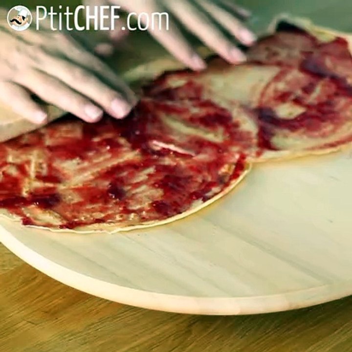 Crêpes-stamm aus himbeeren und weißer schokolade