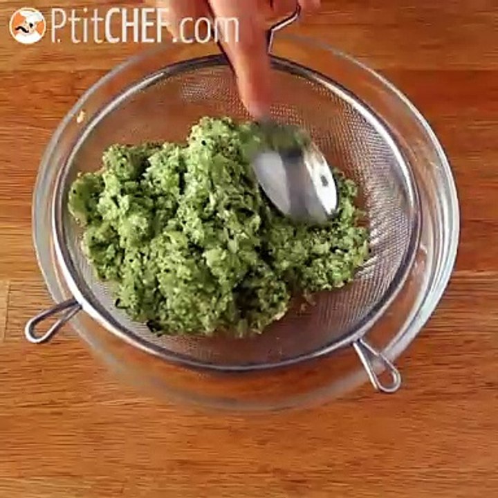 Zucchinipfannkuchen mit feta