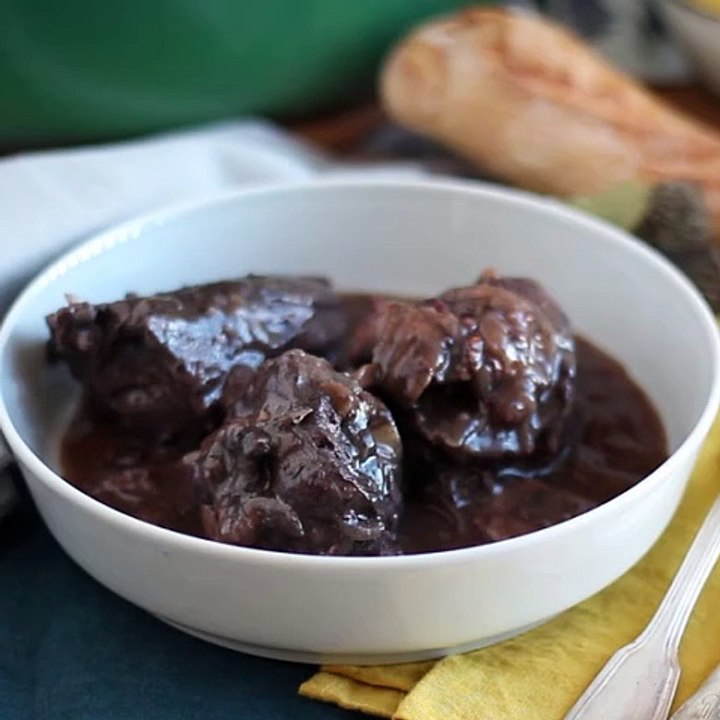 Coq au vin (hahn in wein)