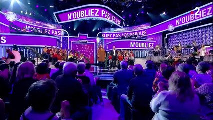 Laurens se retrouve pour la première fois sur le fauteuil rouge face à... Laura !