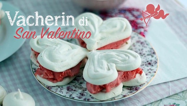 Cuori di meringa con gelato alla fragola