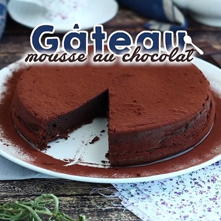 Hausgemachter schokoladenmousse-kuchen