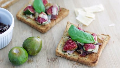 Bruschettas de figos, parmesão e presunto