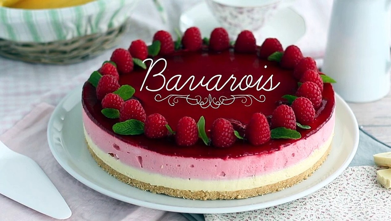 Weiße schokoladen-himbeer-bavarois (schritte und video)