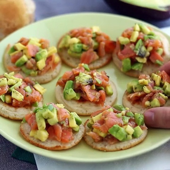 Focaccine con salmone e avocado