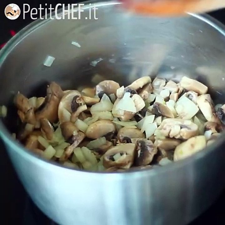 Risotto di quinoa ai funghi, una ricetta vegana facile e saporita