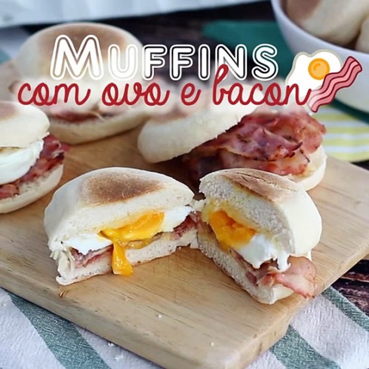 Muffins recheados com ovos e bacon