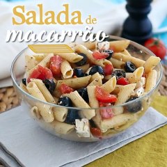 Salada de macarrão (tomate, feta e azeitonas)