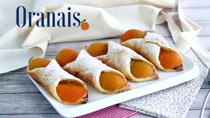 Oranais - dolcetti di sfoglia con crema pasticcera e albicocche sciroppate