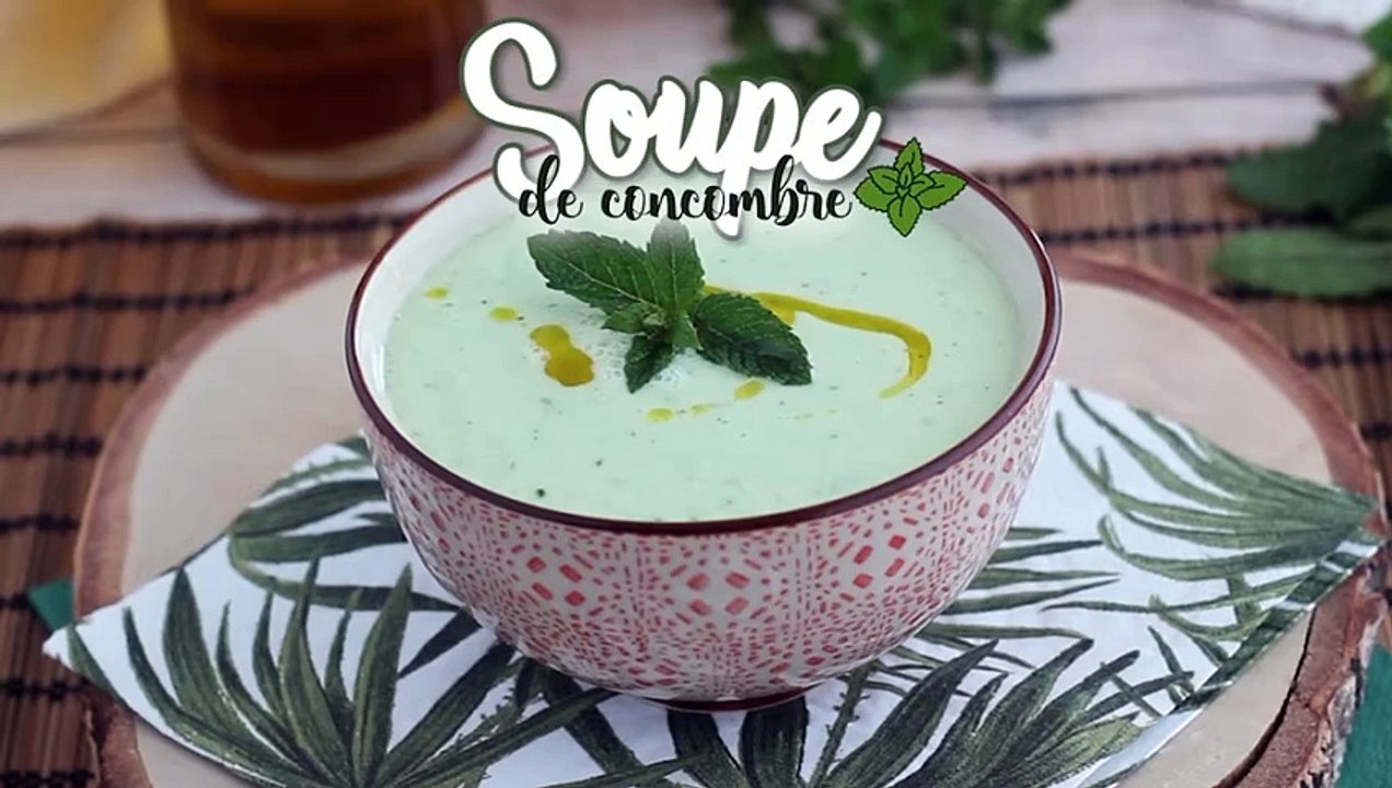 Kalte suppe aus gurken und minze