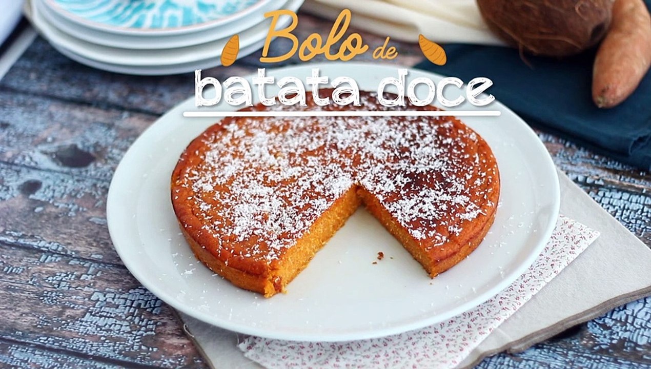 Bolo de batata doce com coco ralado