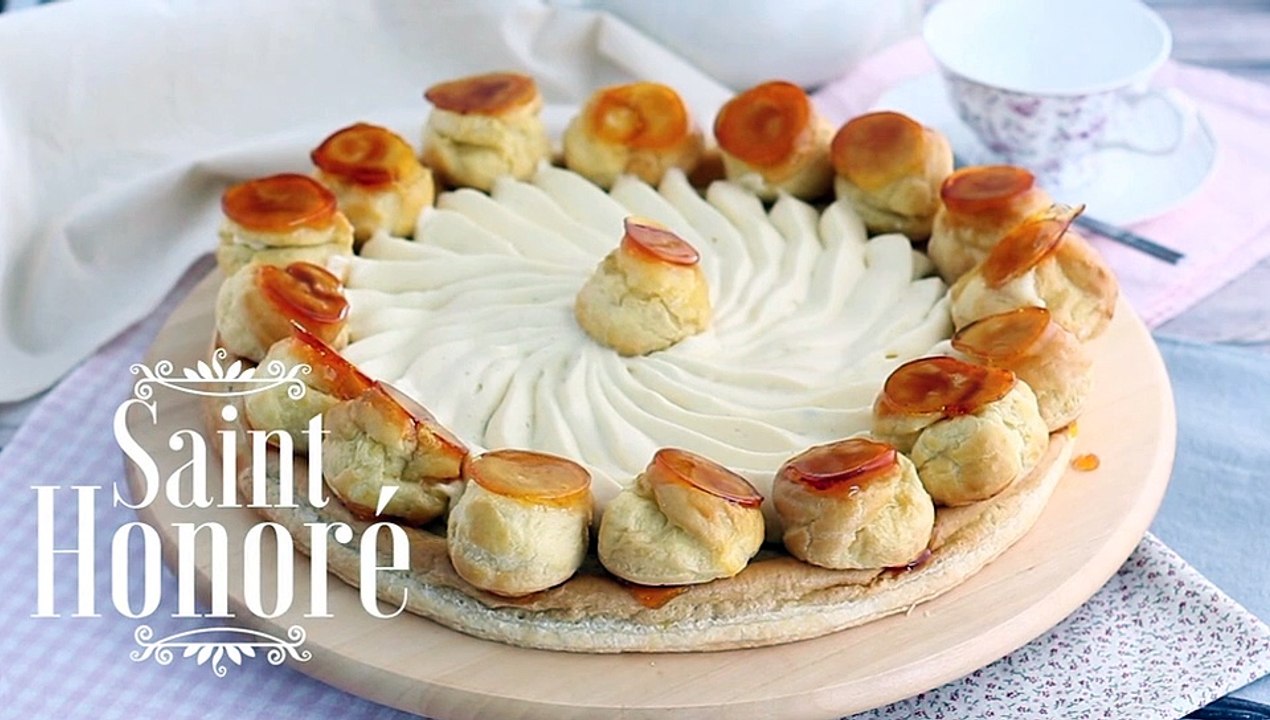 Tarte saint honoré / tarte santo honório (tarte francesa com massa folhada e choux recheados)