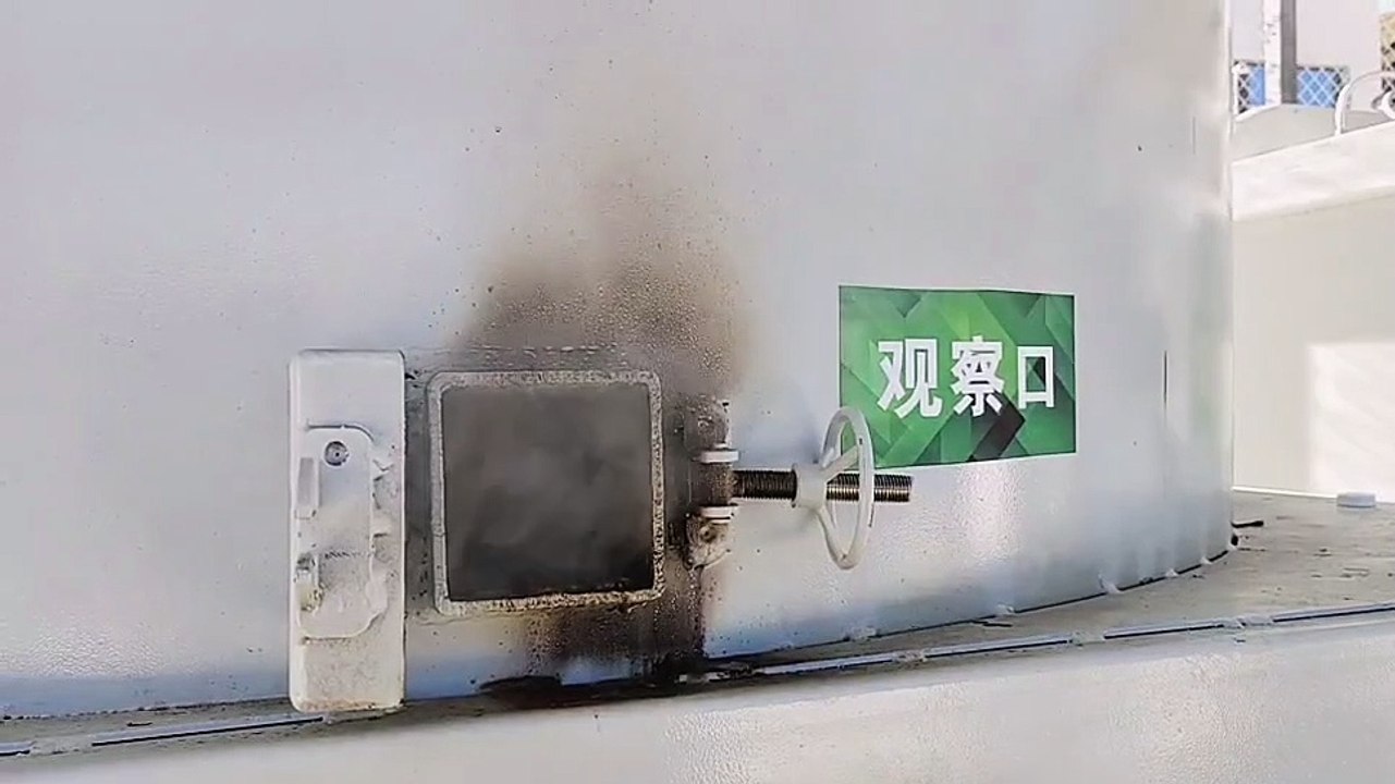 Low temperature magnetic waste pyrolysis device (incinerator) environmental protection equipment