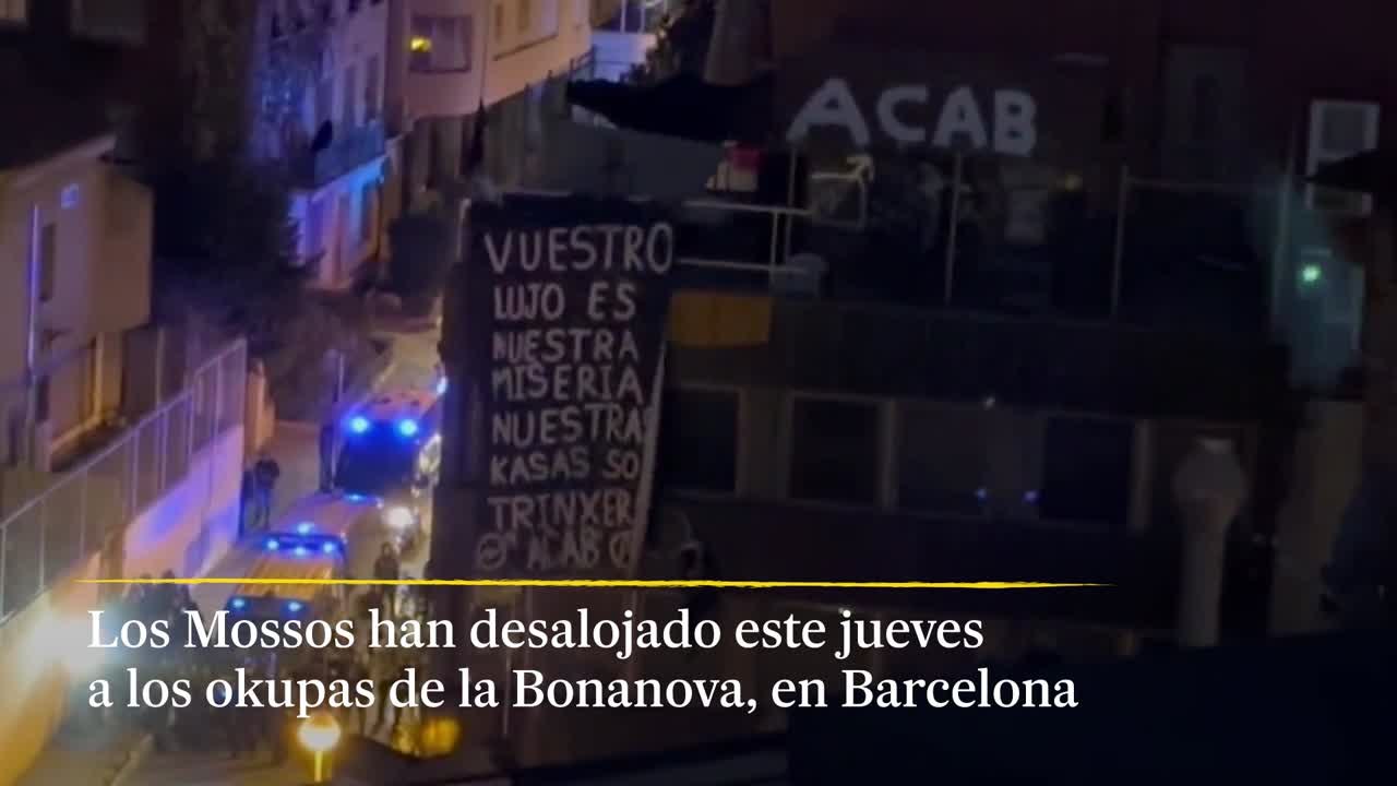 Los Mossos desalojan los edificios okupados de la Bonanova, en Barcelona