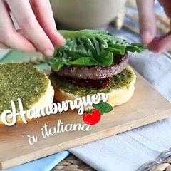 Hambúrguer à italiana (molho pesto, tomate seco, muçarela)