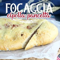 Focaccia farcita con cipolla e pancetta